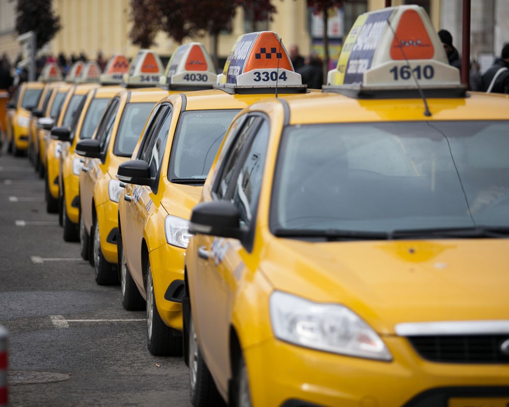 В Подмосковье принят закон о едином цвете такси